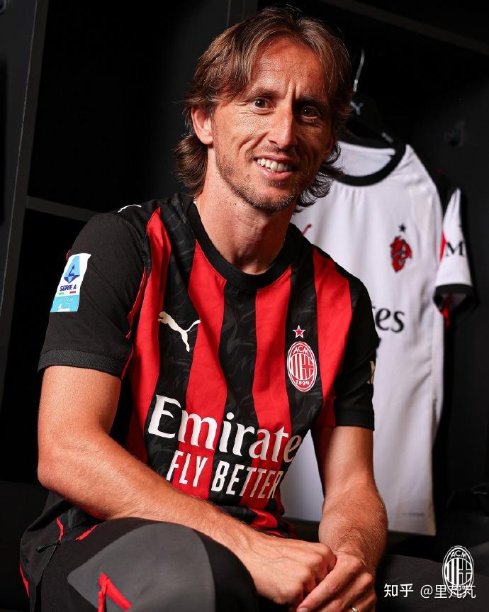 赫内斯谈拜仁明年目标：国内双冠王，在欧冠尽可能走远一些