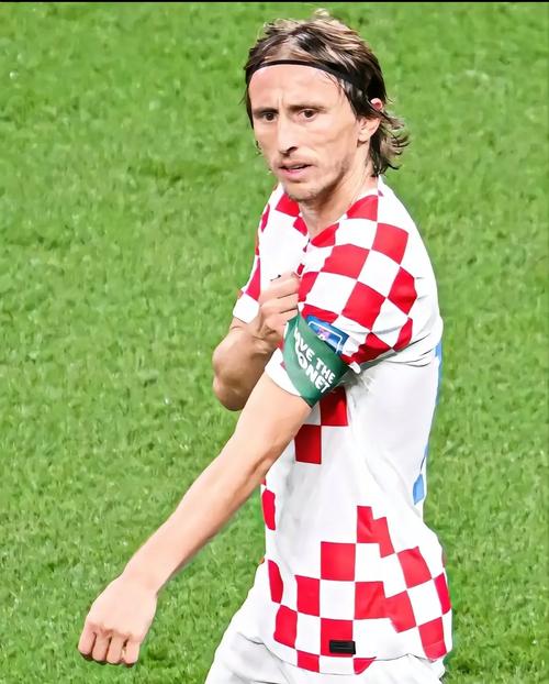 某国脚飞行十小时赶回备战