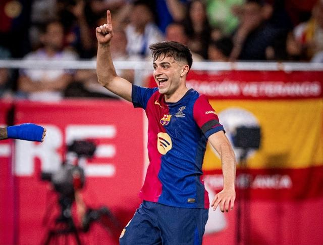 拉拉维亚晒照庆祝客场之旅结束